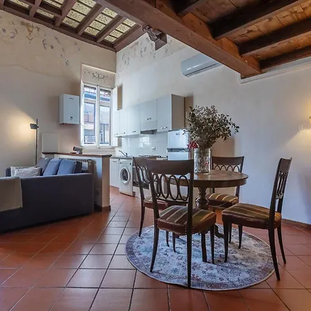 Guesthost - Renaissance Apartamento