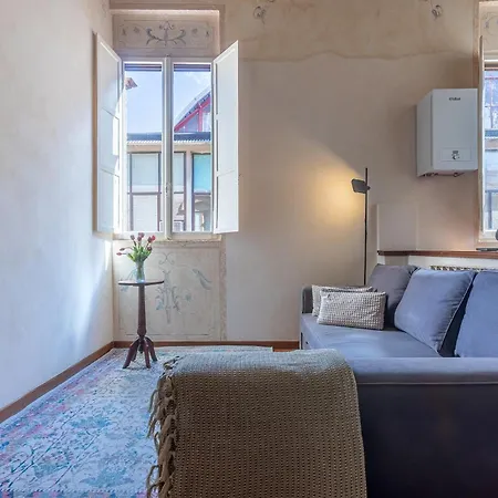 Guesthost - Renaissance