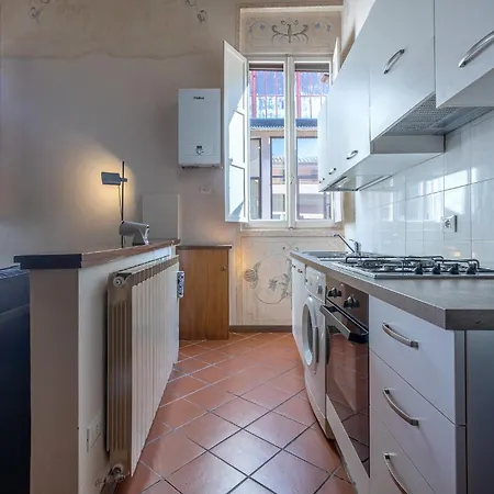 Guesthost - Renaissance Apartamento