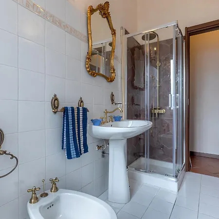 Guesthost - Renaissance Apartamento *