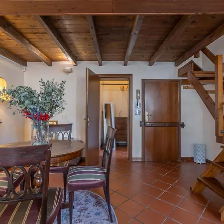 Guesthost - Renaissance * Ferrara