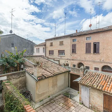 Guesthost - Renaissance Apartamento *