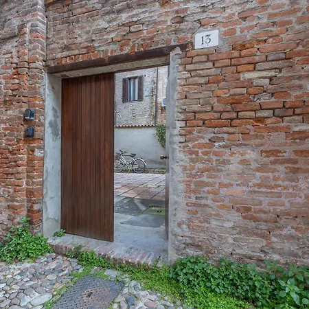 Apartamento Guesthost - Renaissance Ferrara