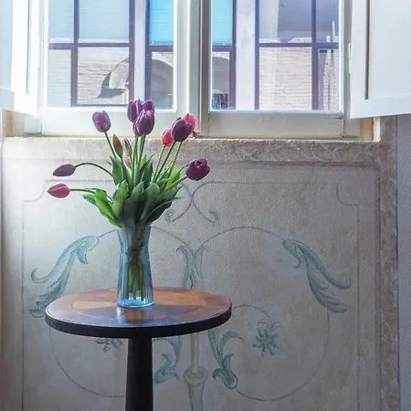 Guesthost - Renaissance Apartamento *