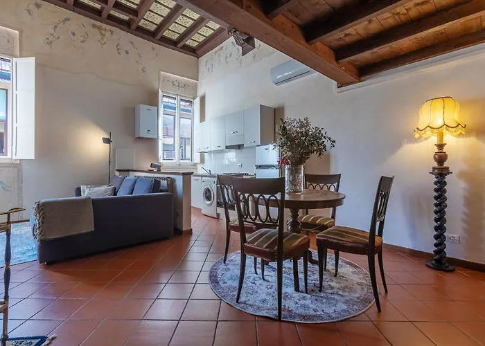 Guesthost - Renaissance Апартаменты