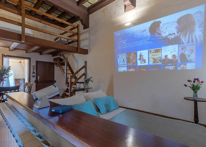 Guesthost - Renaissance Apartment