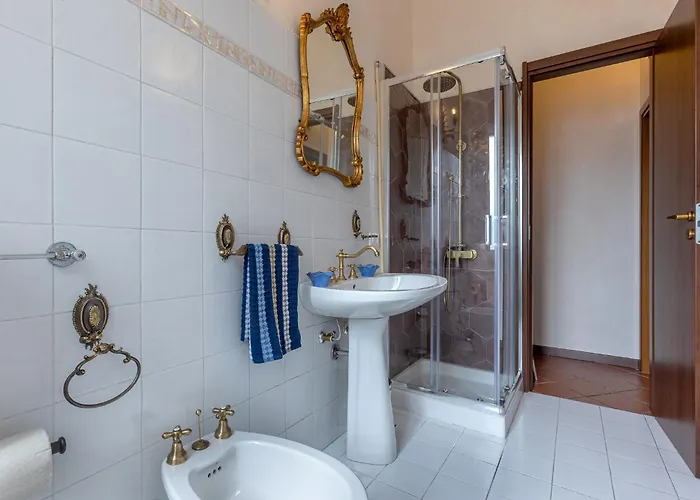 Guesthost - Renaissance Апартаменты *