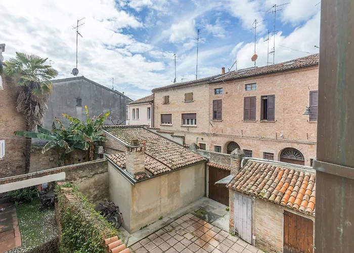 Guesthost - Renaissance Апартаменты *